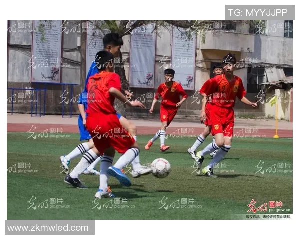 手绘足球明星集合图展现绿茵场上的传奇人物与精彩瞬间 手绘足球明星集合图展现绿茵场上的传奇人物与精彩瞬间