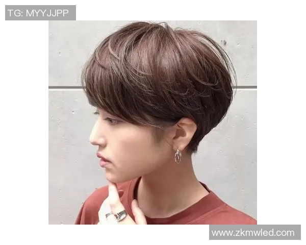 短发足球明星的魅力与风格解析他们如何用发型展现个性与实力