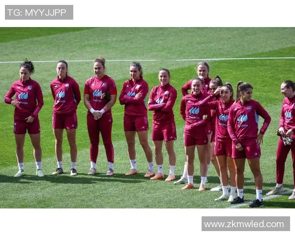 西班牙足球传奇人物解析:7号球星的辉煌历程与影响力 西班牙足球传奇人物解析:7号球星的辉煌历程与影响力