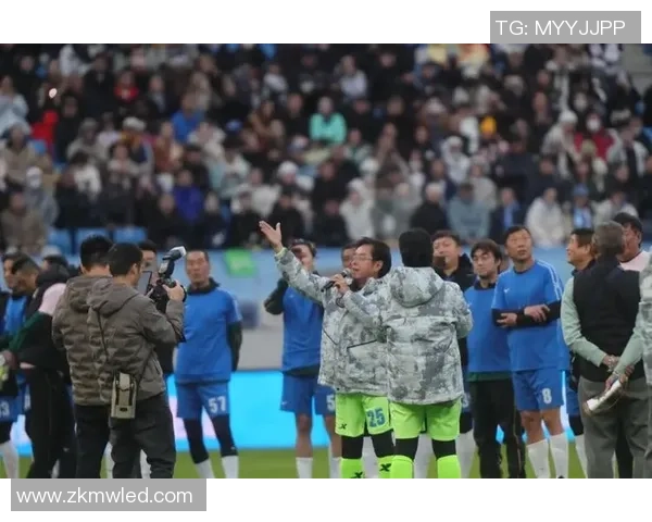 超级足球明星节目表演带你领略足坛传奇与激情碰撞的精彩瞬间 超级足球明星节目表演带你领略足坛传奇与激情碰撞的精彩瞬间