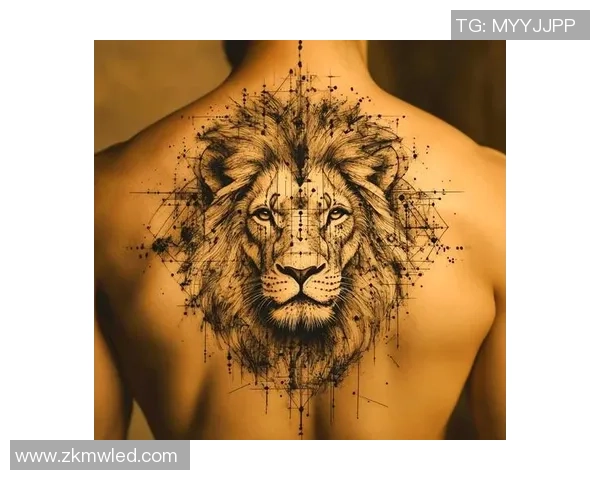 足球明星背部狮子纹身揭示力量与勇气的象征意义 足球明星背部狮子纹身揭示力量与勇气的象征意义