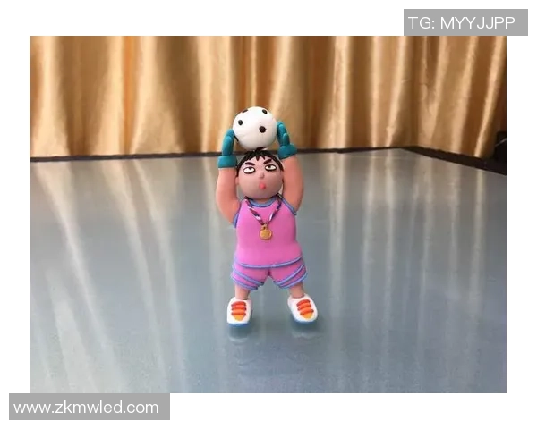 轻粘土创作足球明星形象展现运动魅力与艺术结合之美